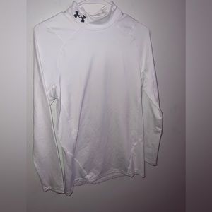 Under amount fitted shirt